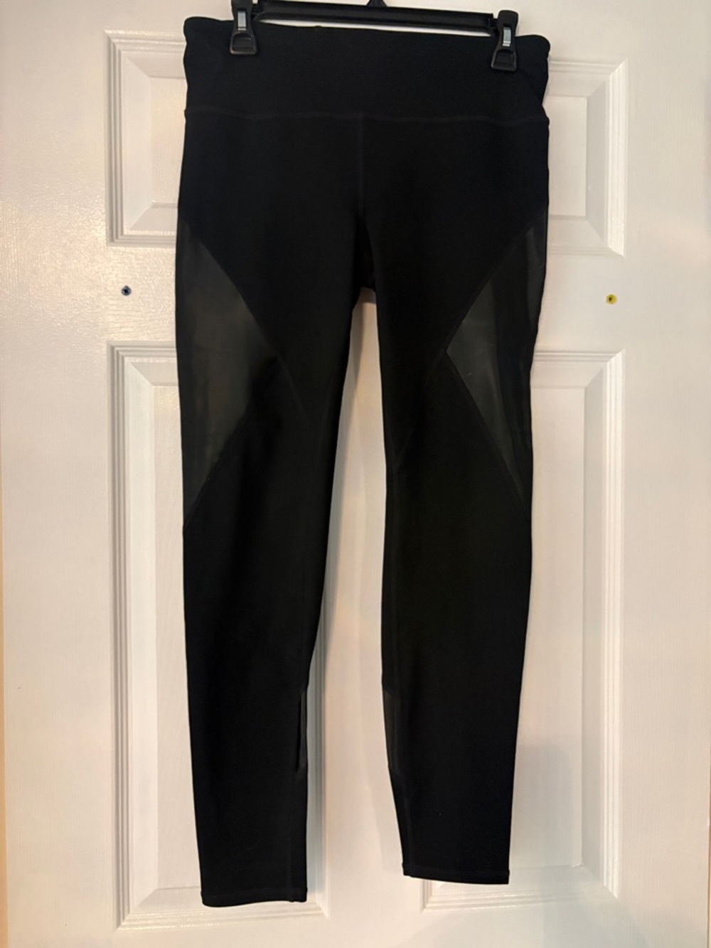 GapFit Blackout Technology Leggings Black Mesh Panel Size Medium
